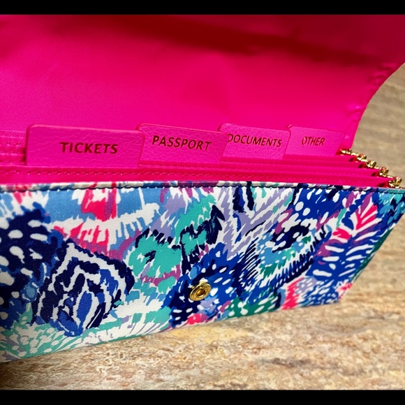 NWOT Lilly Pulitzer wallet organizer - Picture 9 of 16